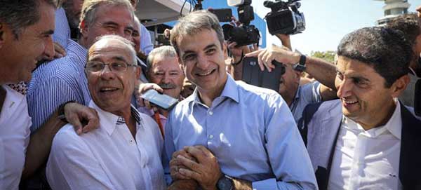 «Πού ‘σαι, ρε Γιώργο!», «πού είσαι, πρόεδρε;» -Η εγκάρδια συνομιλία Κούδα-Μητσοτάκη στο περίπτερο του ΠΑΟΚ [εικόνες & βίντεο]