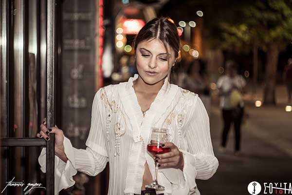 ΣΟΥΙΤΑ «Gourmet Coffee & Speciality Drinks»: «Burger me*****my Darling». Σήμερα και κάθε Τρίτη  150 Burger στη ΣΟΥΙΤΑ στις 21:00