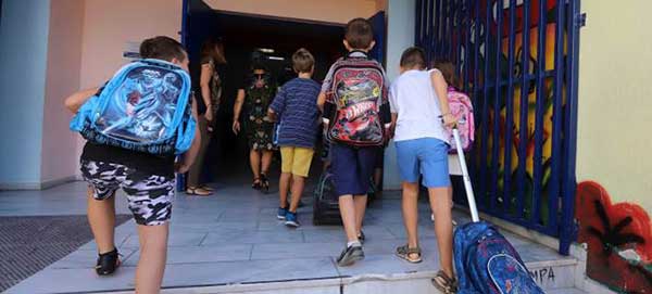 Ξεκινούν τα σχολεία: Γονείς προσέξτε τις σχολικές τσάντες -Χρήσιμες οδηγίες