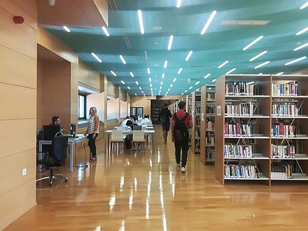 Επταήμερη λειτουργία της δημοτικής βιβλιοθήκης Κοζάνης με καφέ στο φουαγιέ – Εκδηλώσεις για παιδιά με ανάθεση σε τρίτους