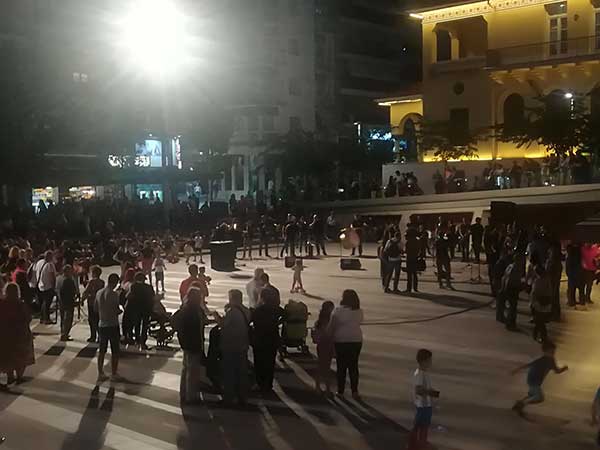 Γέμισε η πλατεία της Κοζάνης με ήχους χάλκινων πνευστών που ξεσήκωσαν τον κόσμο