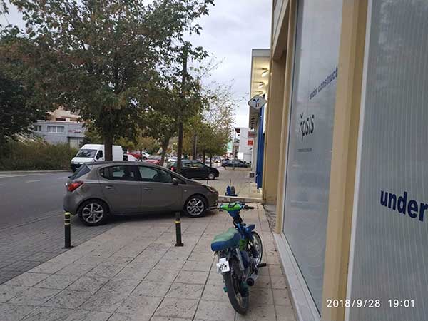 Καταγγελία αναγνώστη: Μεγάλο πρόβλημα με το παράνομο παρκάρισμα στον δρόμο επί της οδού Φιλίππου β’