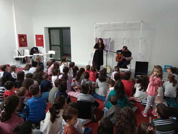 Πλημμύρισε από κόσμο το νέο κτίριο της Βιβλιοθήκης για την πιο ‘Παραμυθένια Κυριακή’