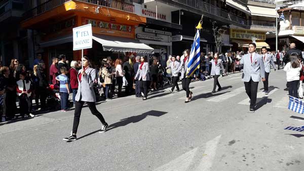 Με ηλιοφάνεια πραγματοποιήθηκε η παρέλαση της 28ης Οκτωβρίου στην Κοζάνη