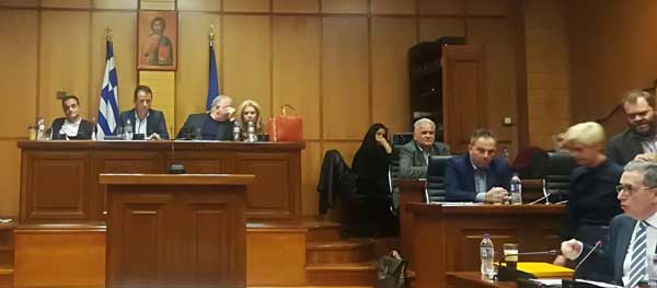 Συνεχίζονται οι εντάσεις για τη μεταβίβαση των δημοσίων ακινήτων στο Υπερταμείο – Γ. Δακής: “Με όρους κρυφούς έγινε η διαδικασία” – Θ. Καρυπίδης: “Με υποθέσεις, σκιές και παρασκήνια δεν παράγεται πολιτικός λόγος”