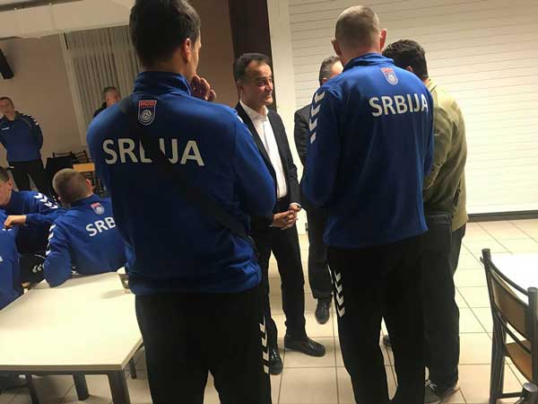 Ο Περιφερειάρχης κοντά στις αποστολές των Εθνικών Ομάδων Παίδων Χάντμπολ Ελλάδας και Σερβίας