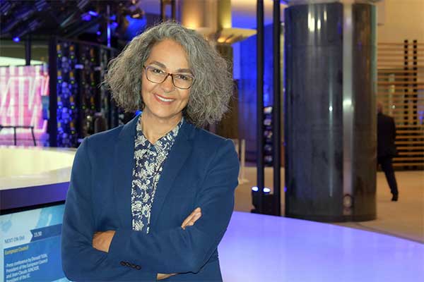 Η Σοφία Σακοράφα μιλά στον “Π.Λ.”: “Η γνώση της ιστορίας είναι το μόνο όπλο για μνα μην ξαναζήσουμε την φρίκη του φασισμού και του ναζισμού”