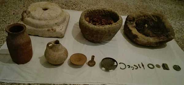 17  αντικείμενα, αγγεία, γουδιά, παραμάνες, διακοσμητικά στα χέρια 49χρονου αρχαιοκάπηλου στα Γρεβενά