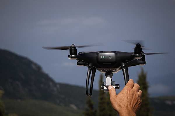 Με «σύμμαχο» τα drones η ΔΕΗ ελέγχει τις υποδομές σε όλη τη χώρα