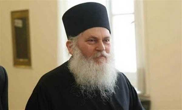 Τροχαίο ατύχημα για τον ηγούμενο Εφραίμ της Μονής Βατοπεδίου κοντά στα Γρεβενά – Νοσηλεύεται στο νοσοκομείο της πόλης