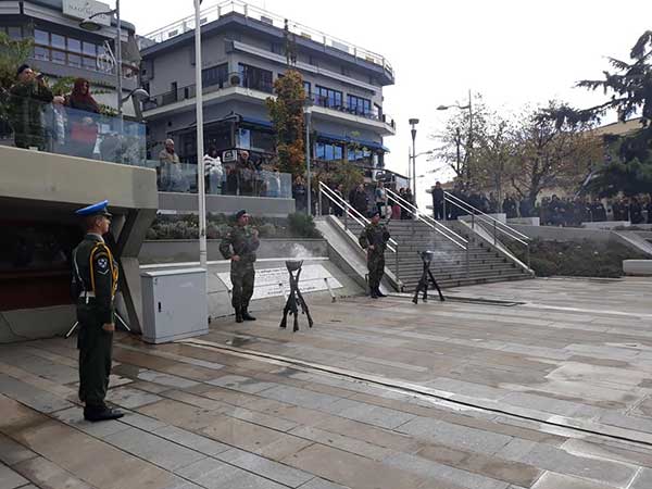 Ο εορτασμός της ημέρας ενόπλων δυνάμεων στην κεντρική πλατεία της Κοζάνης