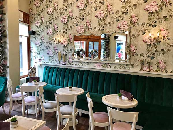 Το Χαρμάνι cafe- bistrot από σήμερα υποδέχεται τον κόσμο πιο ανανεωμένο από ποτέ