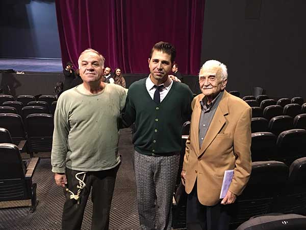 Ο κατοχικός κοζανίτης χορωδός Στέφανος Γκιζελόπουλος στην παράσταση  του Γιώργου Παφίλη