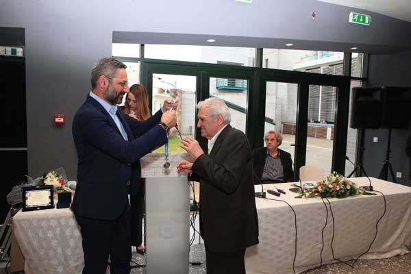 Το μεγαλύτερο εν ζωή Έλληνα ποιητή, Τίτο Πατρίκιο, βράβευσε την Κυριακή ο Δήμος Κοζάνης – Ολοκληρώθηκε το Γ’ Συμπόσιο Λογοτεχνίας
