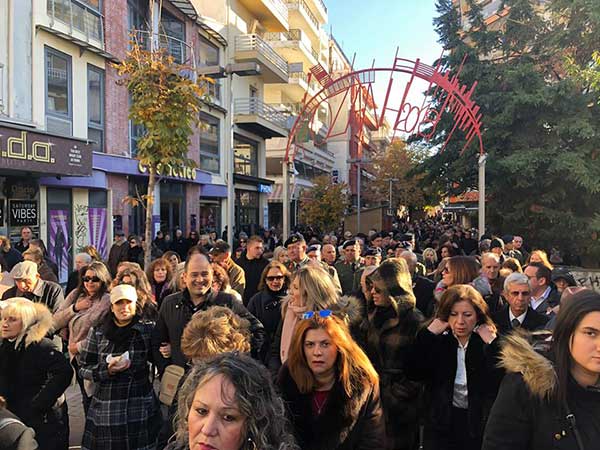 Η αρχιερατική λειτουργία στον Άγιο Νικόλαο Κοζάνης και η λιτάνευση της εικόνας
