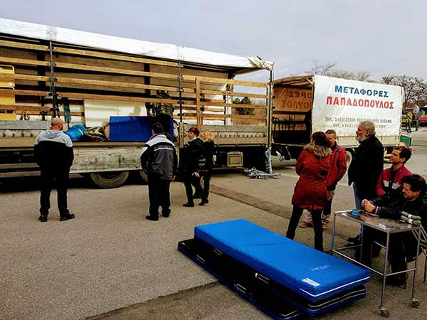 736 δέματα νοσοκομειακού εξοπλισμού στο Μαμάτσειο Νοσοκομείο από τη Σουηδία –Αμαξίδια, κρεβάτια, αναπηρικές πολυθρόνες