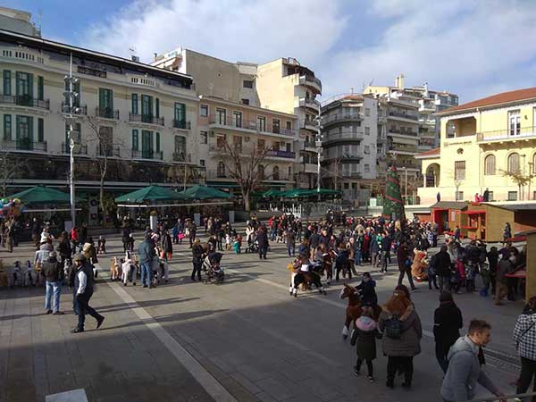 Η πλατεία των παιδιών σας περιμένει για ένα ακόμη τριήμερο!