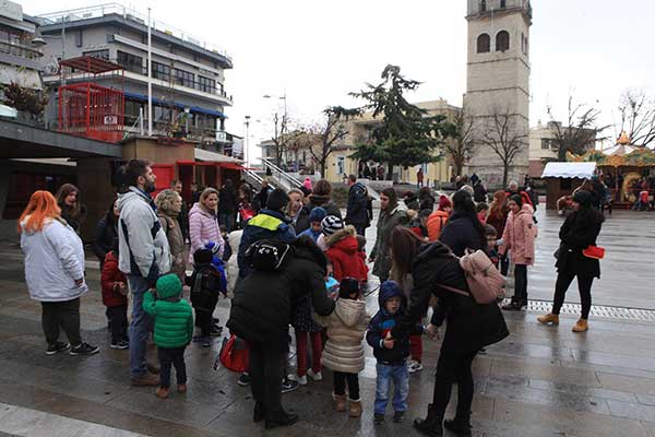 Ξεκίνησαν το Σάββατο το πρωί οι εκδηλώσεις στην κεντρική πλατεία της Κοζάνης, την πλατεία  των παιδιών!