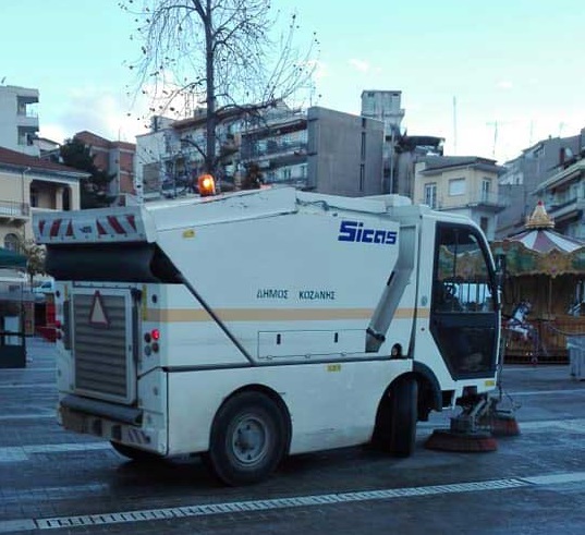 Τα συνεργεία καθαρισμού μετά τη Λευκή Νύχτα της Κοζάνης