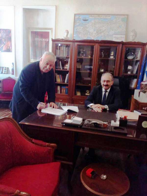 Τη σύμβαση του έργου “Βελτίωση – συντήρηση αθλητικών εγκαταστάσεων επί των οδών Γράμμου Ο.Τ.296, Χαλδείας – Δήμητρας και Αργυρουπόλεως” υπέγραψε ο Δήμαρχος Εορδαίας