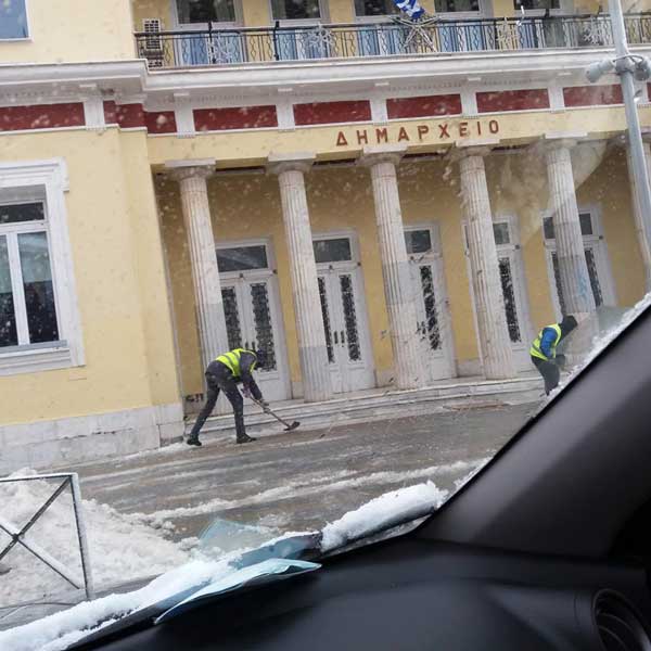 Το τμήμα καθαριότητας του Δήμου Κοζάνης επί το έργον