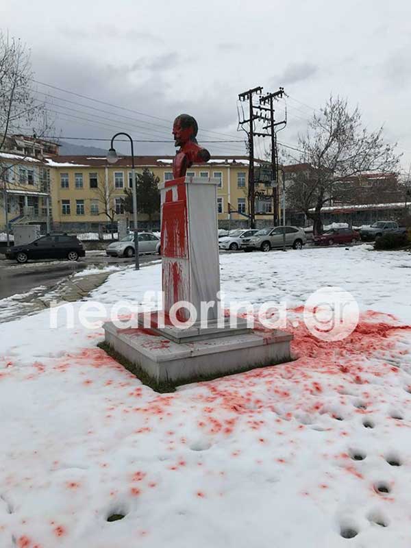 Συνελήφθη ο 49χρονος που πέταξε κόκκινη μπογιά στο άγαλμα του Βενιζέλου, στην πλατεία Μ. Αλεξάνδρου στην είσοδο της Φλώρινας