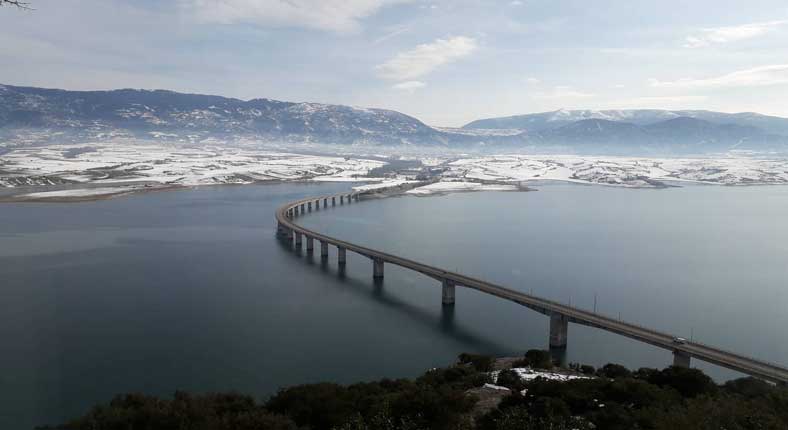 Η φωτογραφία της ημέρας: Η εντυπωσιακή Γέφυρα Πολυφύτου μέσα σε ένα πανέμορφο χειμερινό τοπίο 
