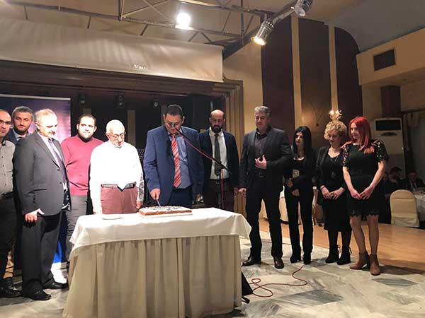 Ο Νικήτας Κακλαμάνης στο χορό, τα γραφεία της ΝΟΔΕ και την μητρόπολη