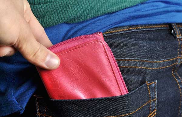 Εξαπάτηση ηλικιωμένου στην Κοζάνη από δύο κοπέλες – Του έκλεψαν κινητό και πορτοφόλι