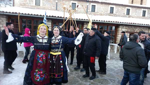 Έτσι γλεντά η Λευκοπηγή ανήμερα του Άι Γιάννη