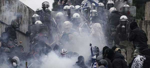 Η ΕΛ.ΑΣ. δικαιολογεί τη βροχή χημικών στο συλλαλητήριο -Είχαν διαβάσει στο διαδίκτυο για σχέδιο εισβολής στη Βουλή
