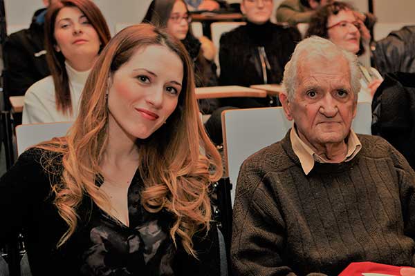 Τίτος Πατρίκιος:  «Η ποίηση μπορεί να σε βρει οπουδήποτε. Αρκεί να είσαι σε εγρήγορση. Να μην ξεχνιέσαι…»