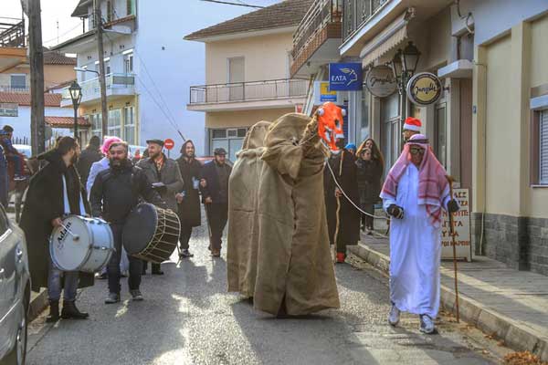 Αναβίωσαν τα “Σόρβα” και το πανάρχαιο έθιμο “Λουγκατσάρια” στην Αιανή Κοζάνης