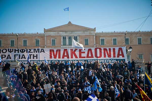 Συλλαλητήριο για τη Μακεδονία: Γεμίζει με διαδηλωτές το Σύνταγμα- 3.000 πούλμαν στην Αθήνα (live+pics)