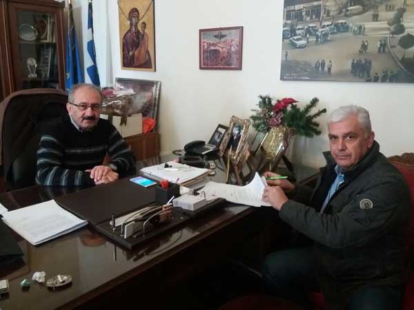 Τη σύμβαση του έργου  «ΕΠΕΚΤΑΣΗ ΕΣΩΤΕΡΙΚΟΥ ΔΙΚΤΥΟΥ ΥΔΡΕΥΣΗΣ Τ.Κ. ΚΟΜΝΗΝΩΝ Δ.Ε. ΒΕΡΜΙΟΥ ΔΗΜΟΥ ΕΟΡΔΑΙΑΣ» υπέγραψε ο Δήμαρχος Εορδαίας Σ. Ζαμανίδης
