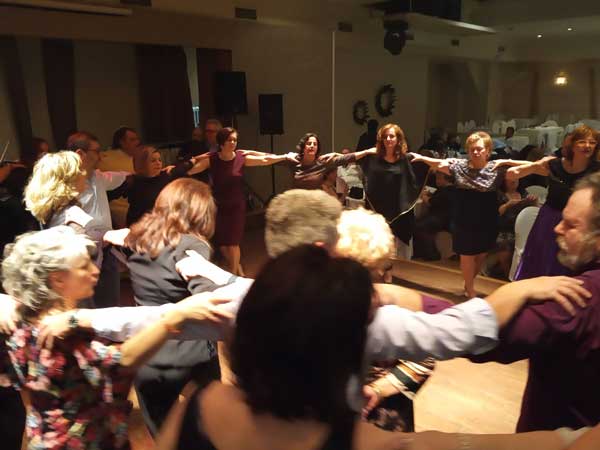 Με πολύ κέφι πραγματοποιήθηκε το βράδυ του Σαββάτου ο ετήσιος χορός του Συλλόγου Μικρασιατών Π.Ε. Κοζάνης 