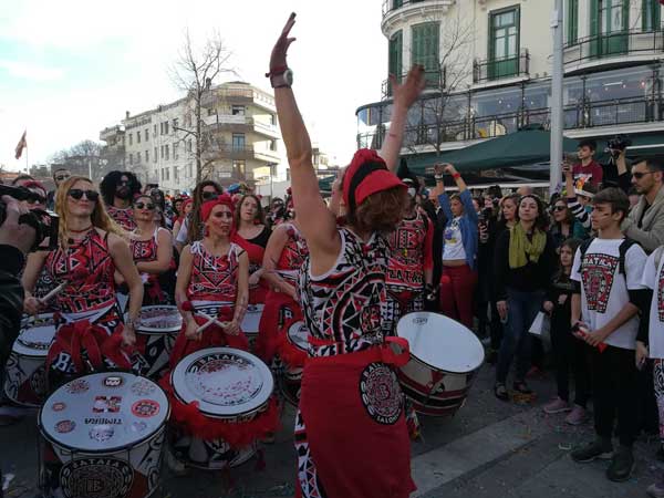 Για ακόμα μία χρονιά η ομάδα κρουστών “Batala Salonica” έδωσε το ρυθμό στην Κοζάνη την ημέρα της Μεγάλης Αποκριάς 