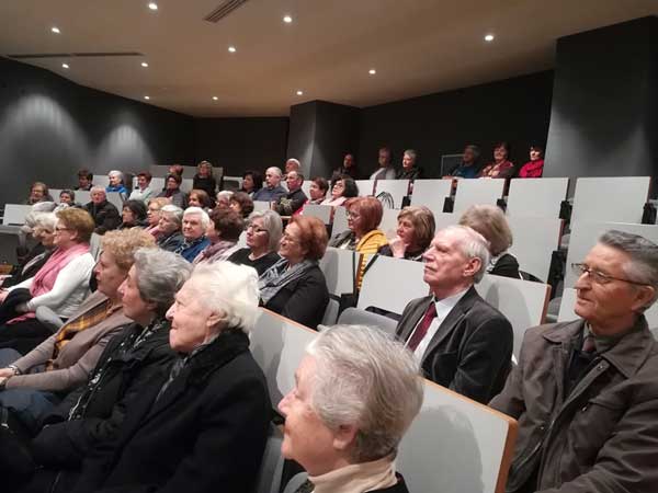 Πίσω στην παλιά Κοζανίτικη αποκριά γύρισε ο χρόνος στην Κοβεντάρειο Δημοτική Βιβλιοθήκη το απόγευμα της Παρασκευής 