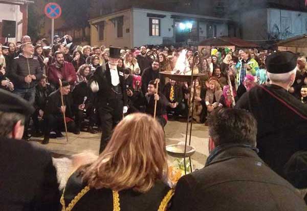 Ο δεκάλογος του καλού Κοζανίτη – Πώς  να περάστε καλά στα Καρναβάλια – της Ματίνας Μόμτσιου – Τσικριτζή