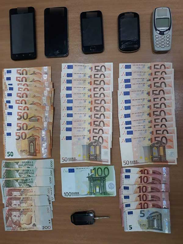 Συνελήφθη 43χρονος σε περιοχή της Καστοριάς, ο οποίος μετέφερε με Ι.Χ.Ε. αυτοκίνητο, παράτυπους μετανάστες