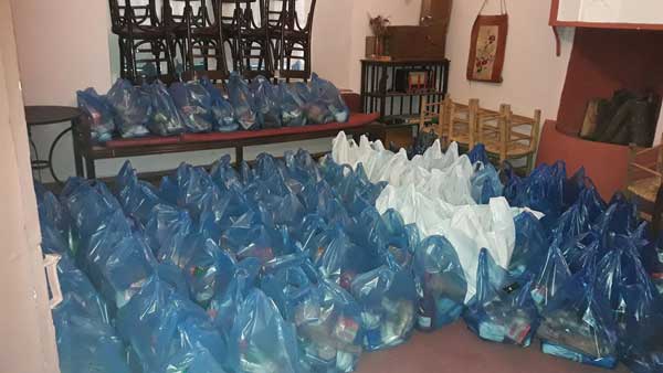 260 δέματα αγάπης για 130 οικογένειες από τον Φιλοπρόοδο Σύλλογο – 60 δέματα για μαθητές