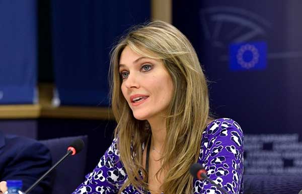 Η υποψήφια ευρωβουλευτής με το Κίνημα Αλλαγής Εύα Καϊλή στην Κοζάνη