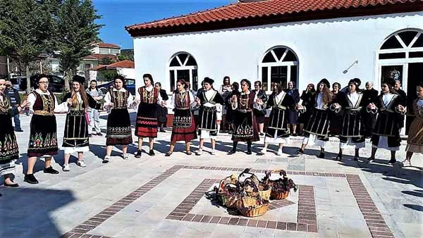 Ένα από τα ξεχωριστά έθιμα της περιοχής αναβίωσαν οι μικρές “Λαζαρίνες” του Τρανοβάλτου 