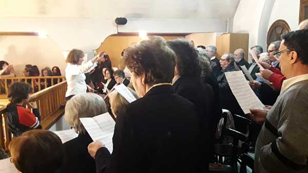 Σε κλίμα κατάνυξης η χορωδία «ΕΛΙΜΕΙΑ» έψαλλε το Τροπάριο της Κασσιανής στον Άγιο Δημήτριο Κοζάνης