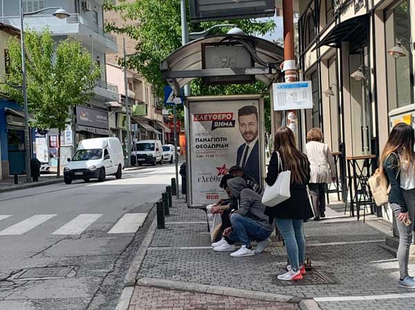Ευάγγελος Σημανδράκος: “Γιατί κατέβηκαν οι αφίσες του Δημάρχου από τις στάσεις αστικών στην πόλη της Κοζάνης;”