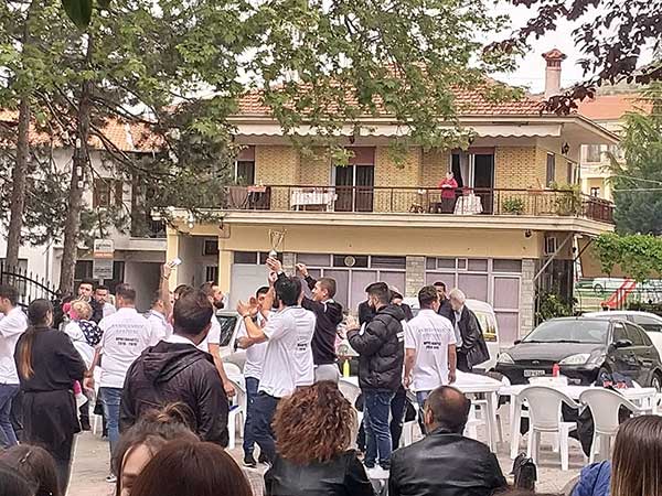 Φιέστα ανόδου έκανε η Φ.Σ. Αναγέννηση Εράτυρας στην κεντρική πλατεία