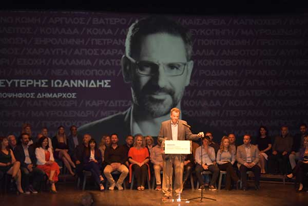 Παρουσιάστηκαν το βράδυ της Δευτέρας οι 62 υποψήφιοι του Συνδυασμού “Κοζάνη Τόπος να Ζεις” – Λευτέρης Ιωαννίδης: “Στόχος ένας Δήμος που να υπηρετεί τους πολίτες και όχι τις κομματικές σκοπιμότητες”