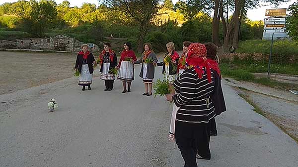 Το έθιμο του Μάη στην Καρυδίτσα