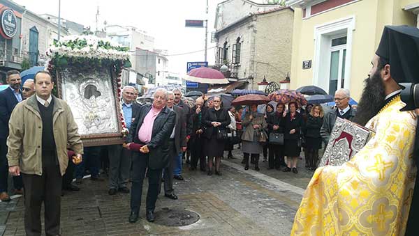 Η Κοζάνη δεν ξεχνά το μεγάλο σεισμό της 13ης Μαΐου του 1995 μετά από 24 χρόνια -Η Λιτανεία της Παναγίας του Ζιδανίου εν μέσω βροχής