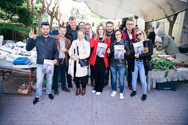 Επίσκεψη πραγματοποίησε ο συνδυασμός «Κοζάνη ΜΠΡΟΣΤΑ» του Ευάγγελου Σημανδράκου στις λαϊκές αγορές της Σκ’ ρκας και στα Ηπειρώτικα